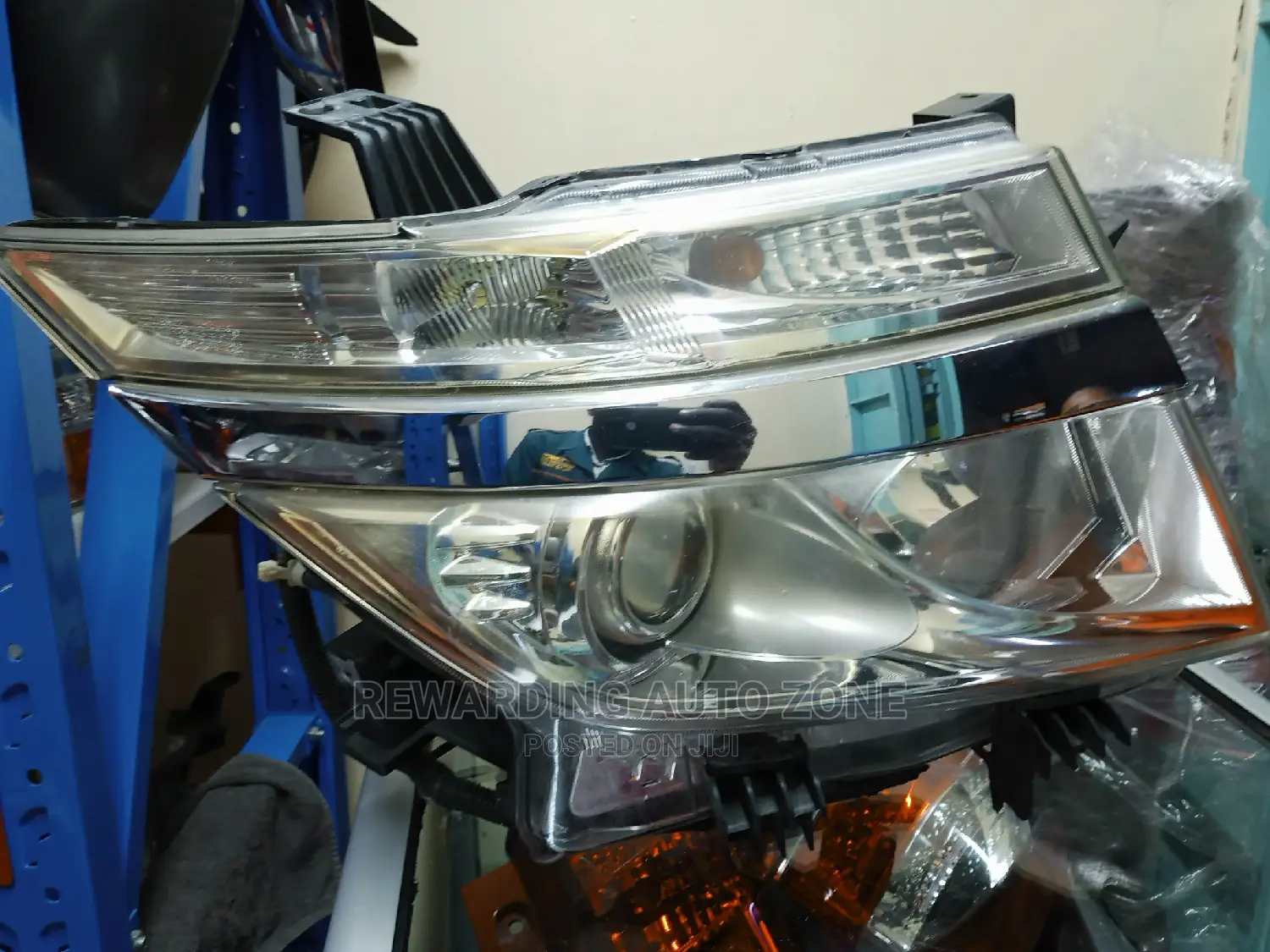 Nissan Elgrand Headlight Xenon.