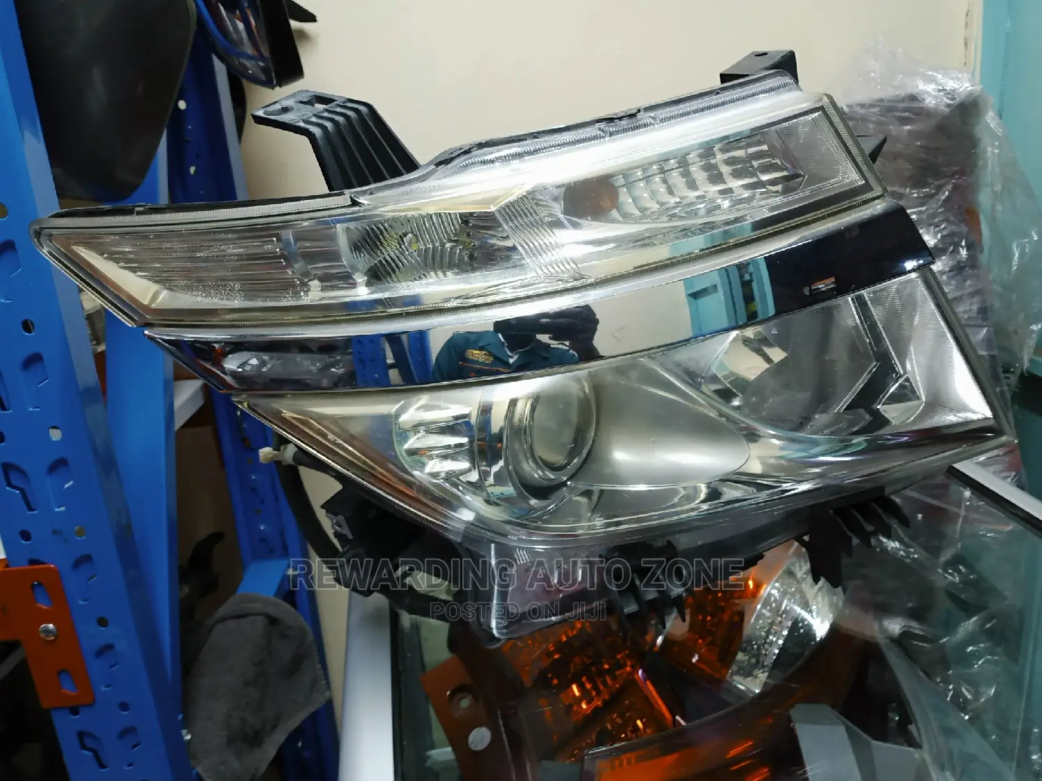Nissan Elgrand Headlight Xenon.