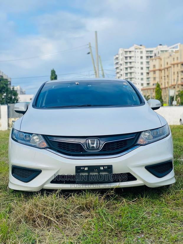 Honda Jade 2016 White - main view