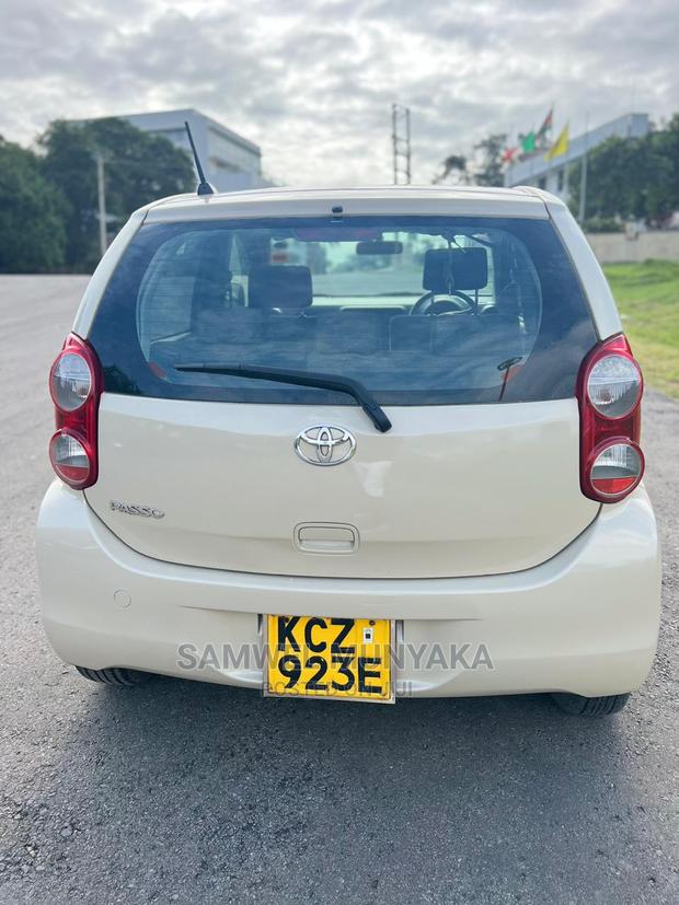 Toyota Passo 1.0 AWD 2013 White - thumbnail 2