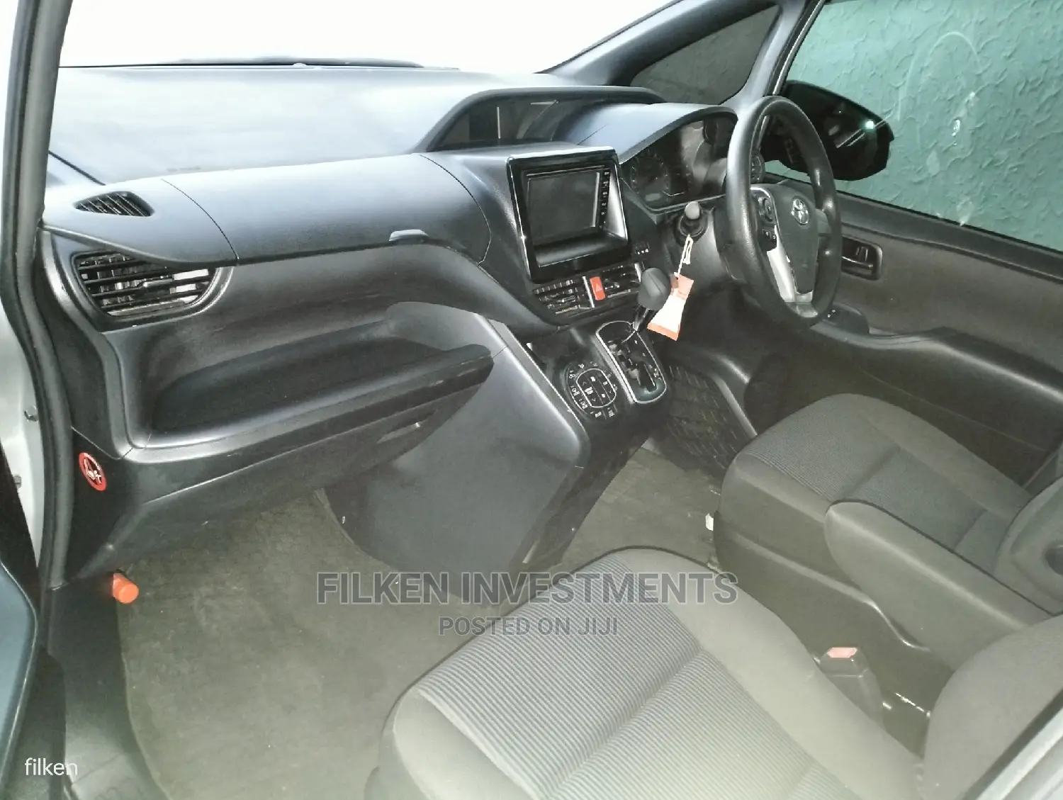 Toyota Noah 2015 Silver