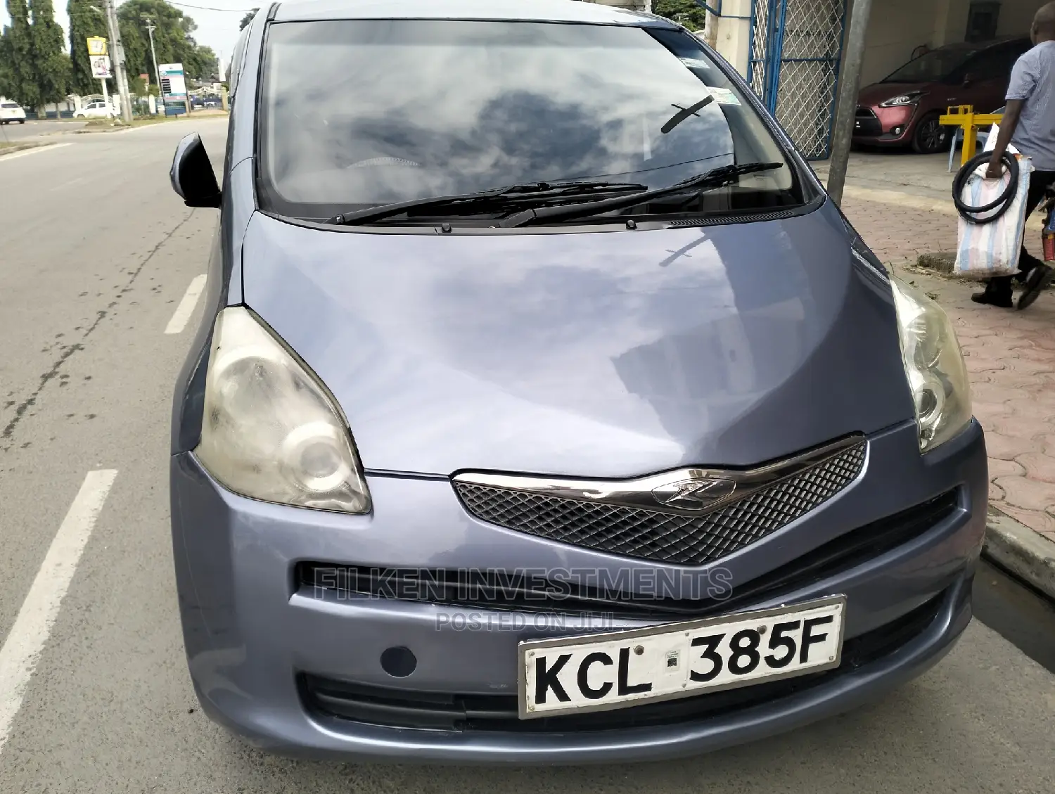 Toyota Ractis 1.3 FWD 2010 Blue