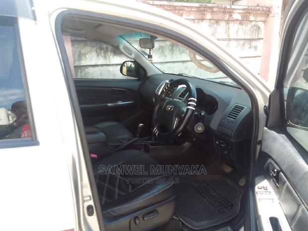 Toyota Hilux SR5 4x4 2014 Silver - thumbnail 6
