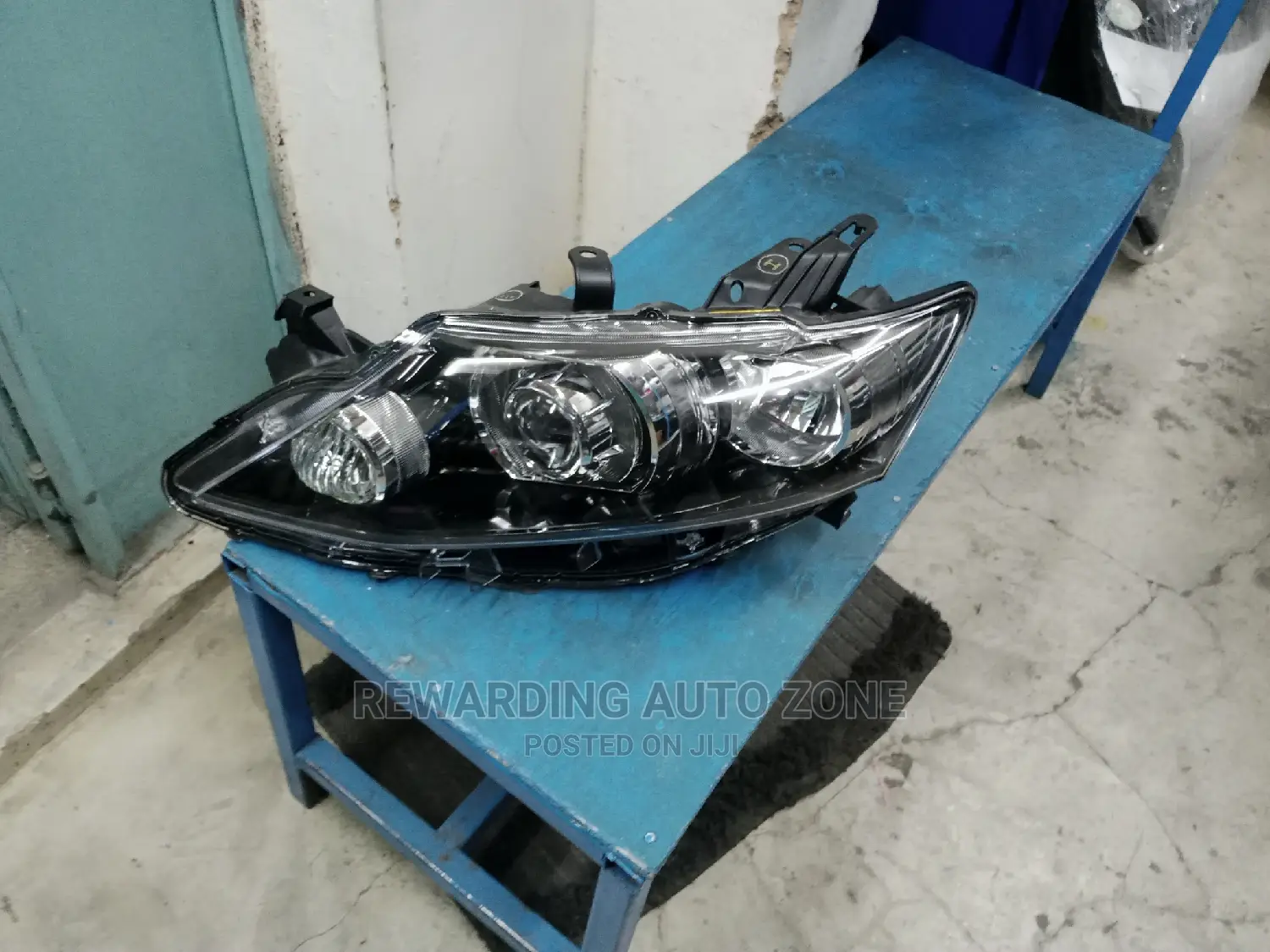 Allion 265 2015 Headlight Xenon Type.