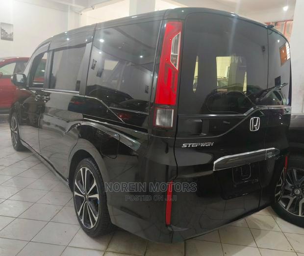Honda Stepwgn 2016 Gray - thumbnail 3