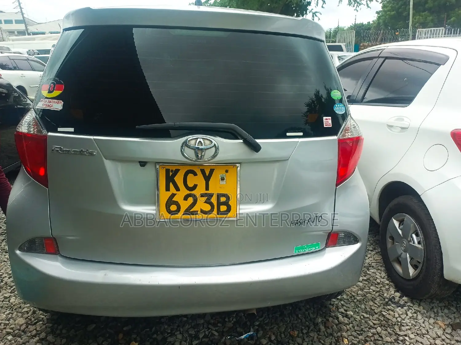 Toyota Ractis 1.3 FWD 2016 Silver
