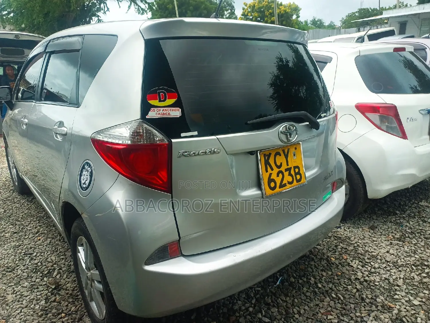 Toyota Ractis 1.3 FWD 2016 Silver