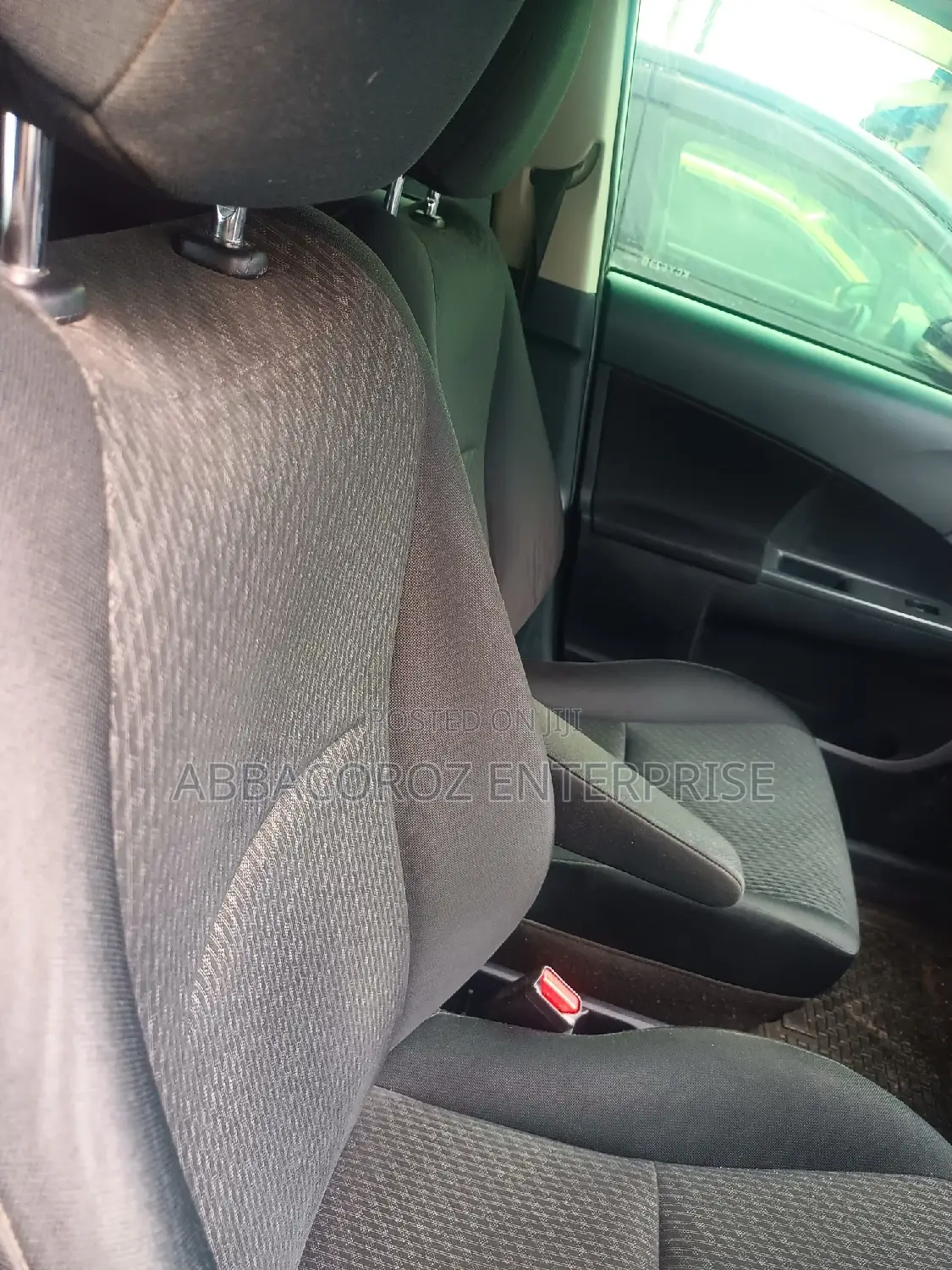 Toyota Ractis 1.3 FWD 2016 Silver