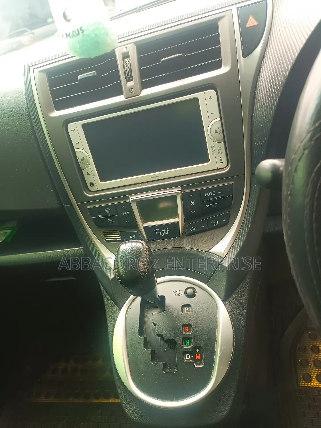 Toyota Ractis 1.3 FWD 2016 Silver