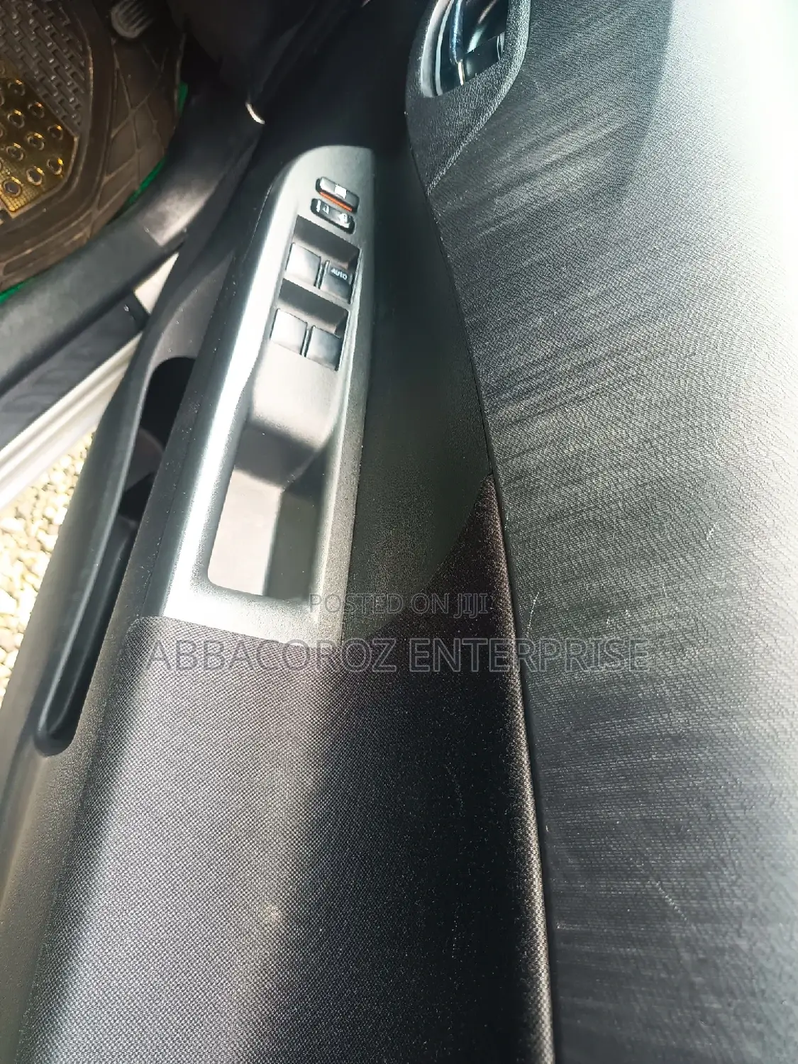 Toyota Ractis 1.3 FWD 2016 Silver