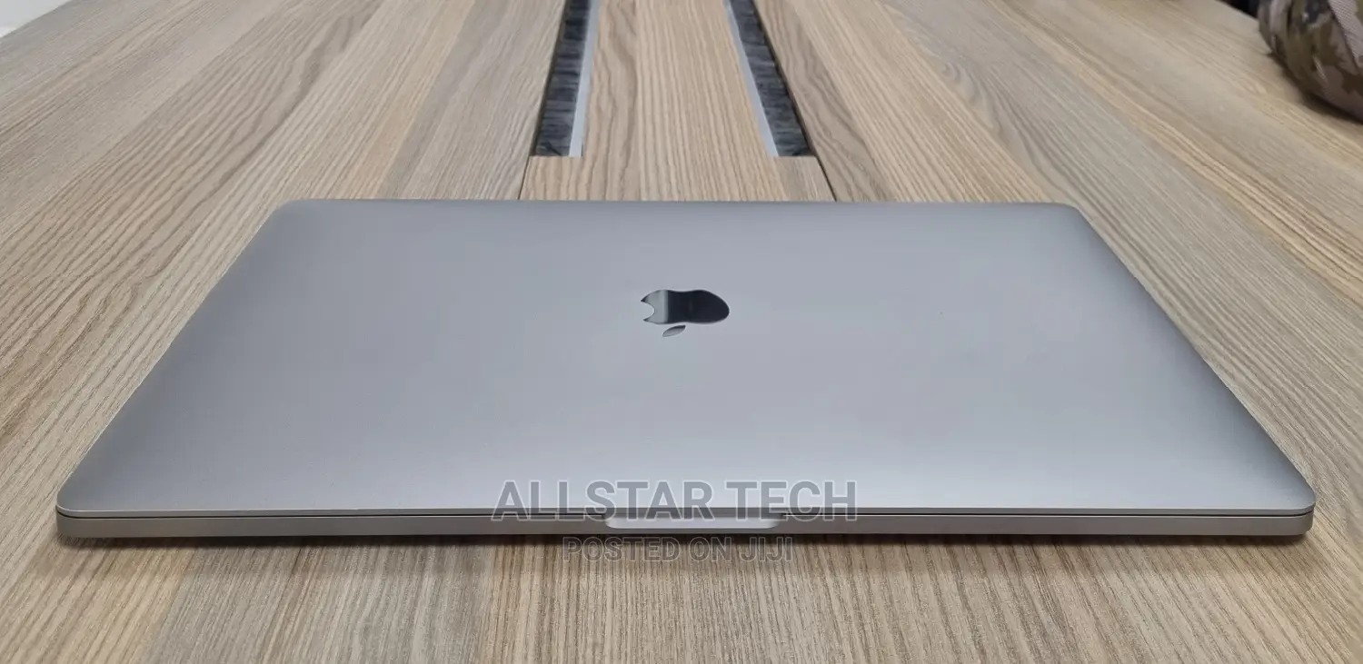 Laptop Apple MacBook Pro 2018 16GB Intel Core I7 SSD 500GB