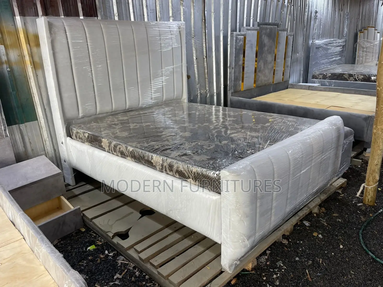 Cream 5/6 Bed