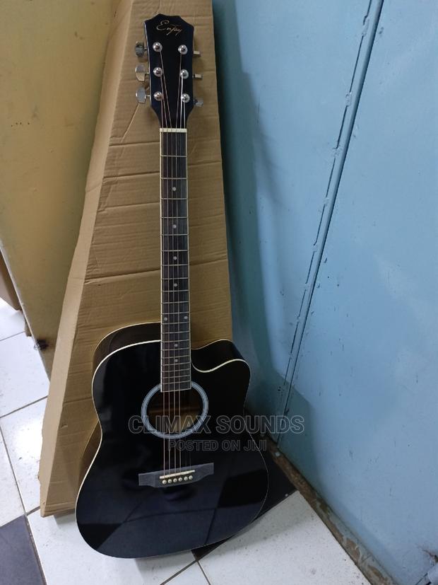 Acoustic Guitar E41 - main view