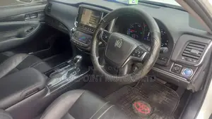 2013 Toyota Crown White - Luxury Sedan for Sale
