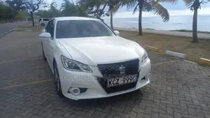 2013 Toyota Crown White - Luxury Sedan for Sale