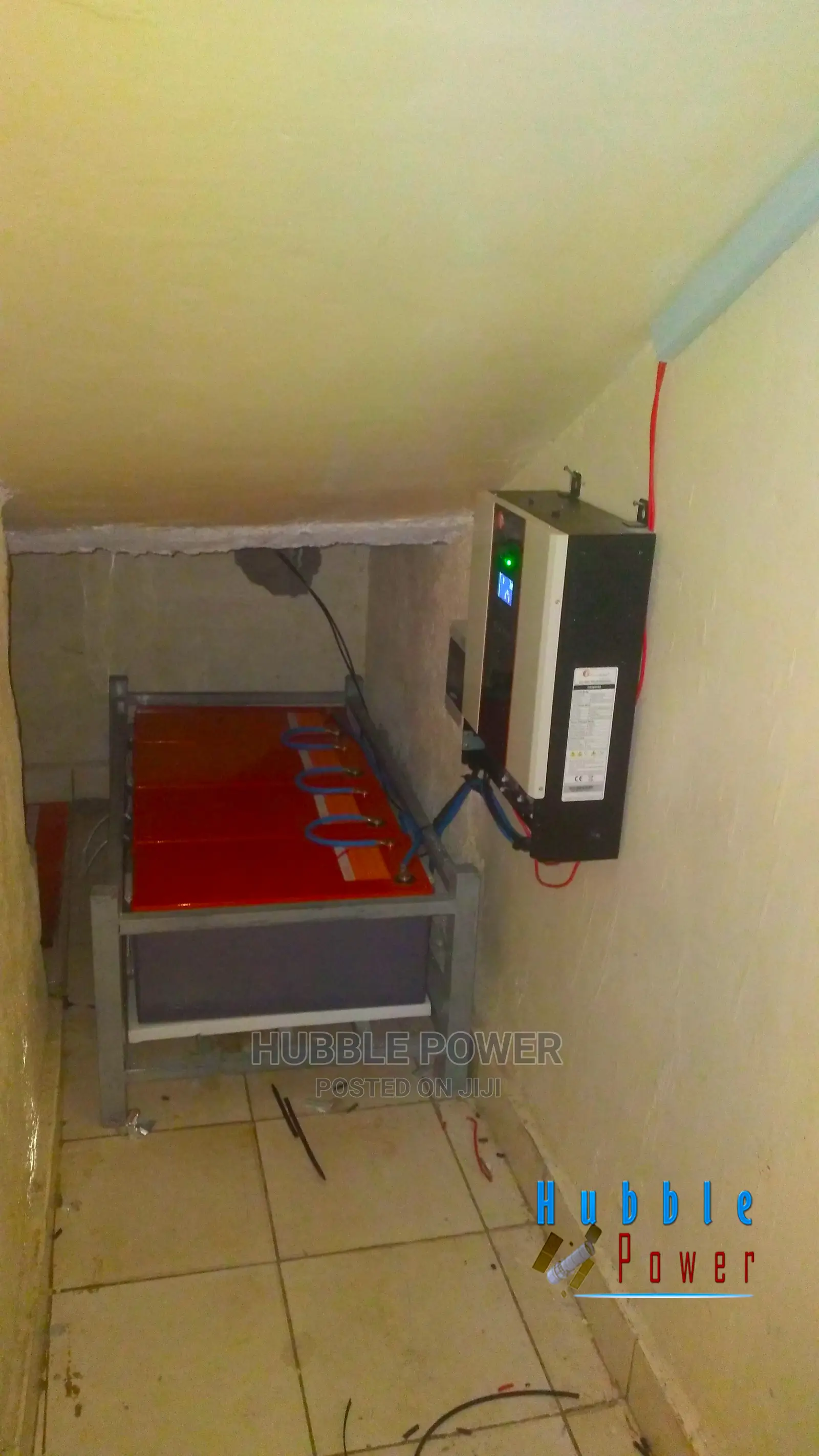 Instalations of Solars Batteries Hybrid System