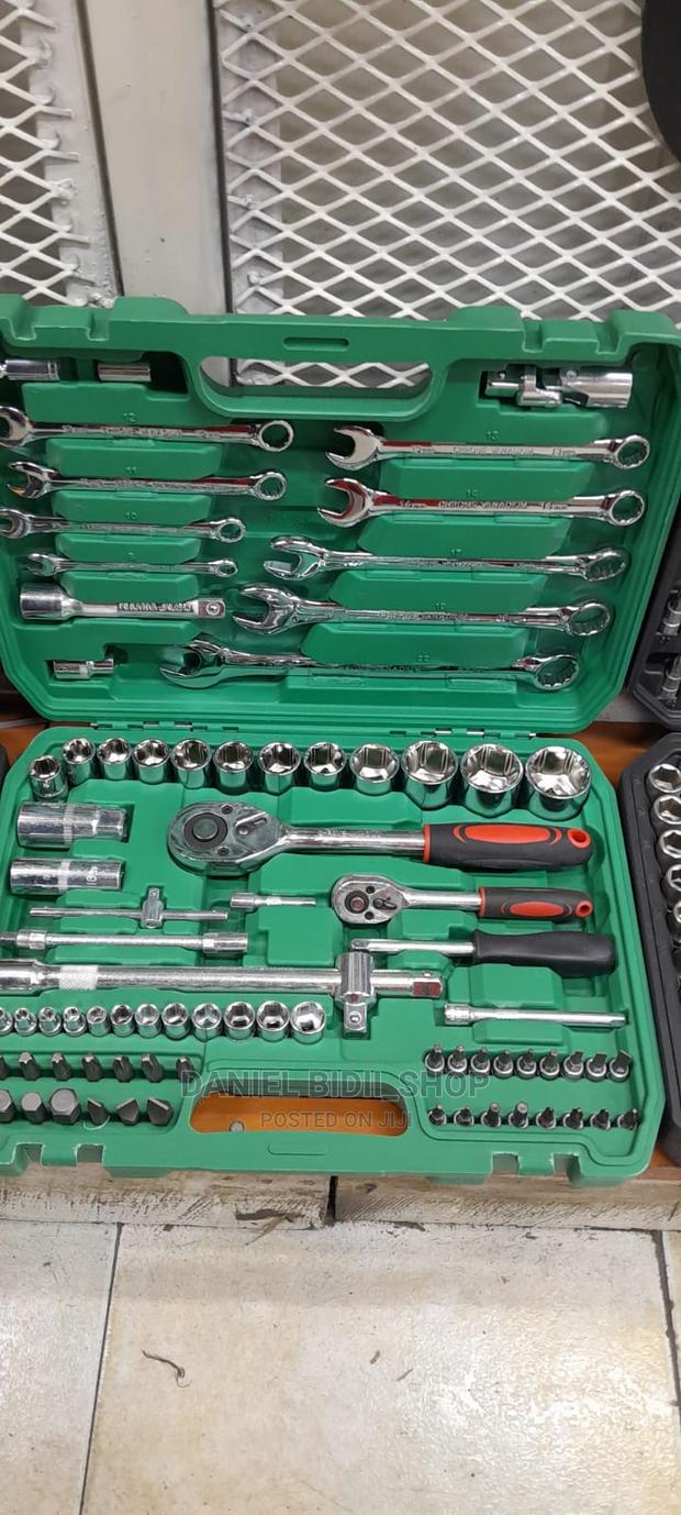 82pcs Toolset Kit for Carpentry.