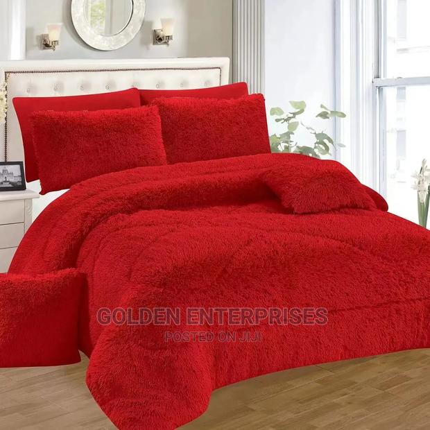 Red Fluffy Duvet With 1 Bedsheet and 4 Pillowcases