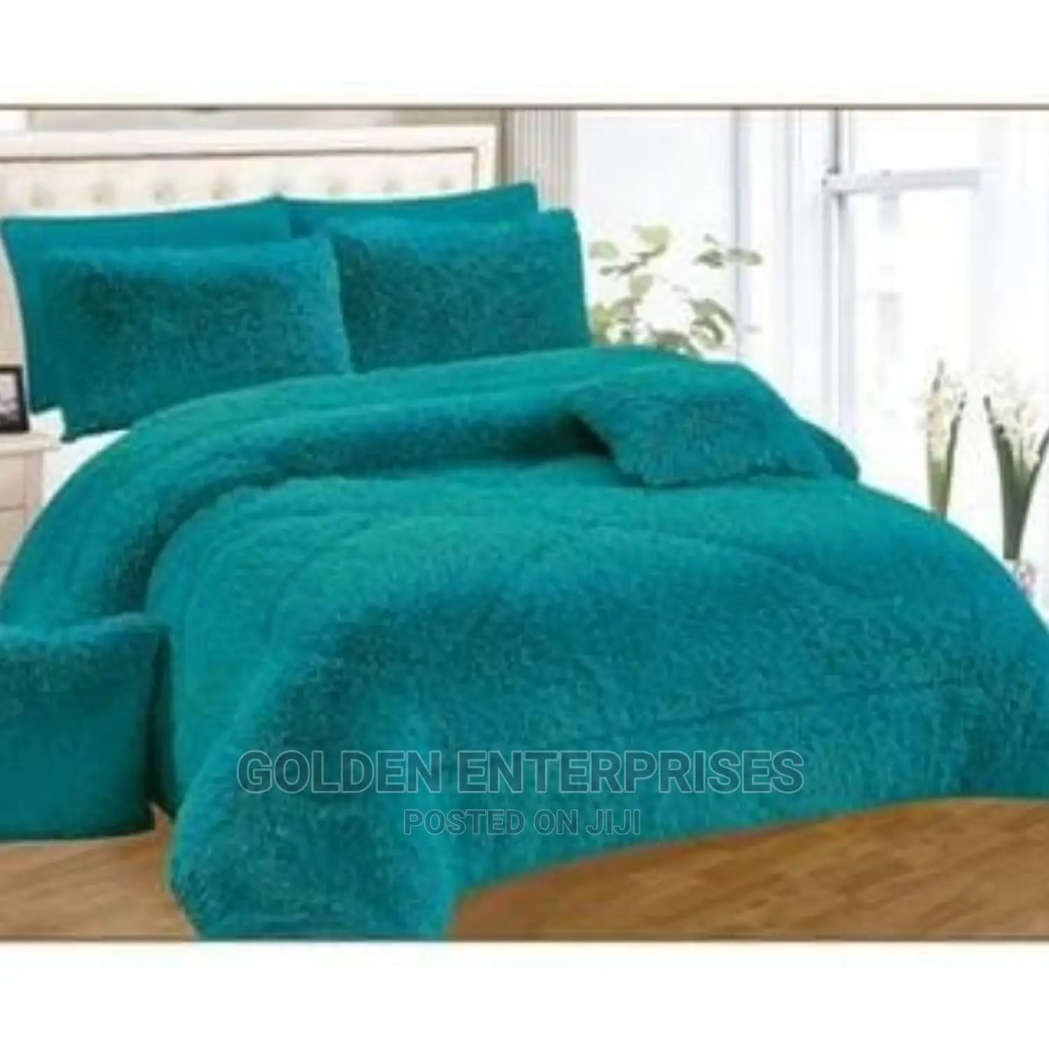 Turquoise Fluffy Duvet With 1 Bedsheet and 4 Pillowcases