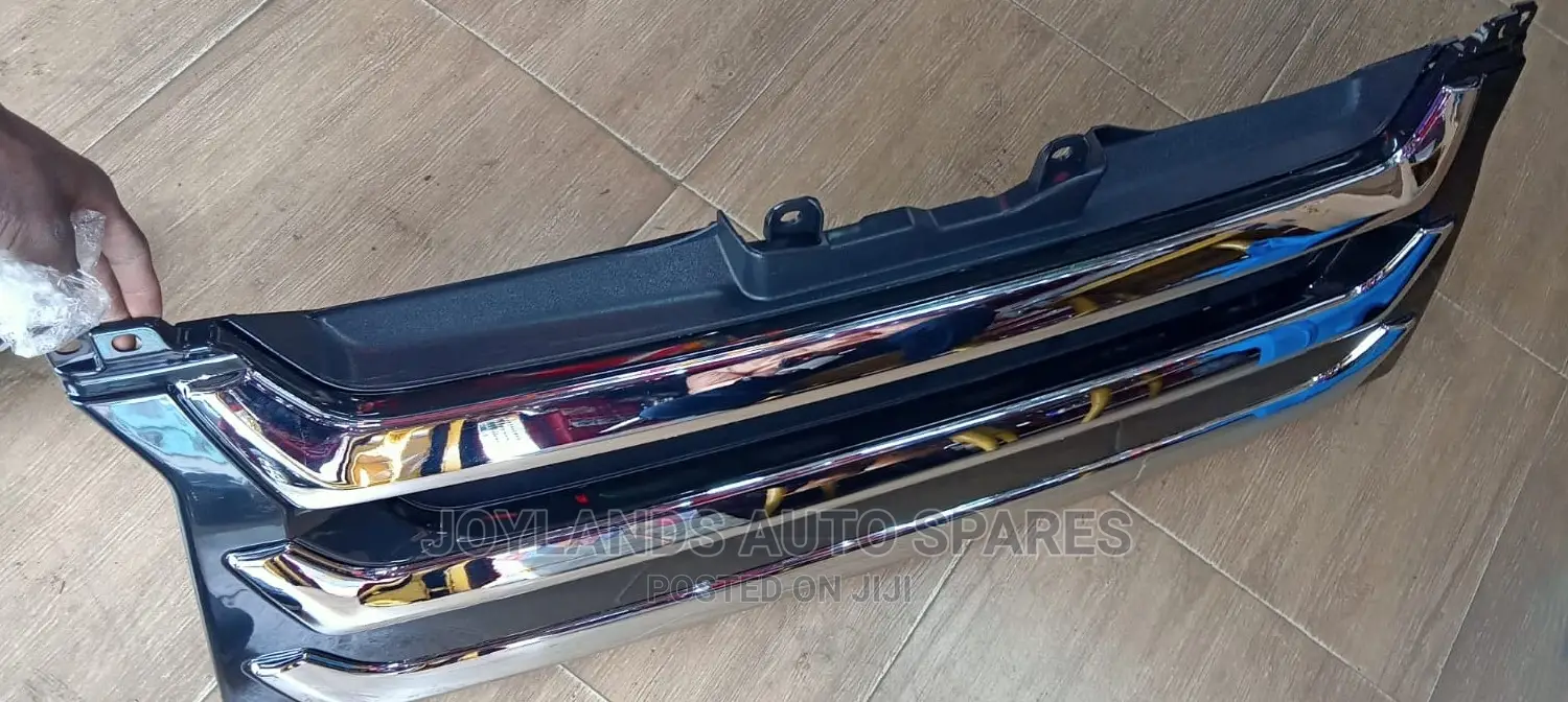 Hiace 7l Front Grille