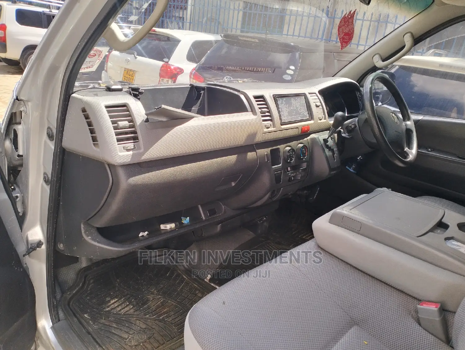 Toyota HiAce 2010 Silver