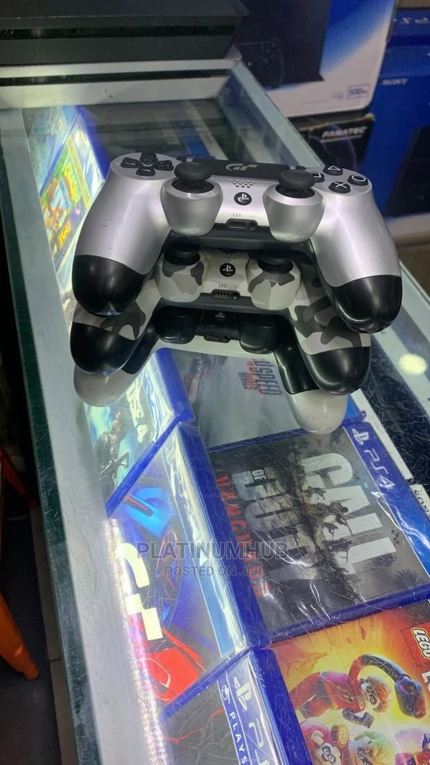 SONY Ps4 Cotrollers - thumbnail 2