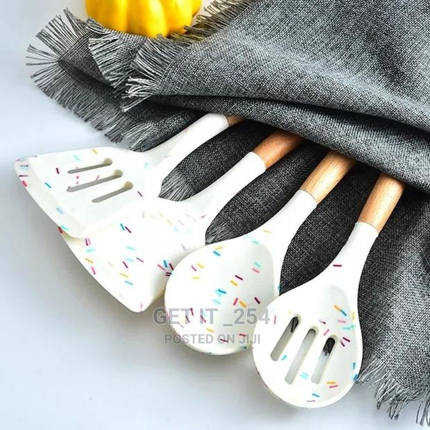 Unique White Marble Silicon Spoon Set - main view
