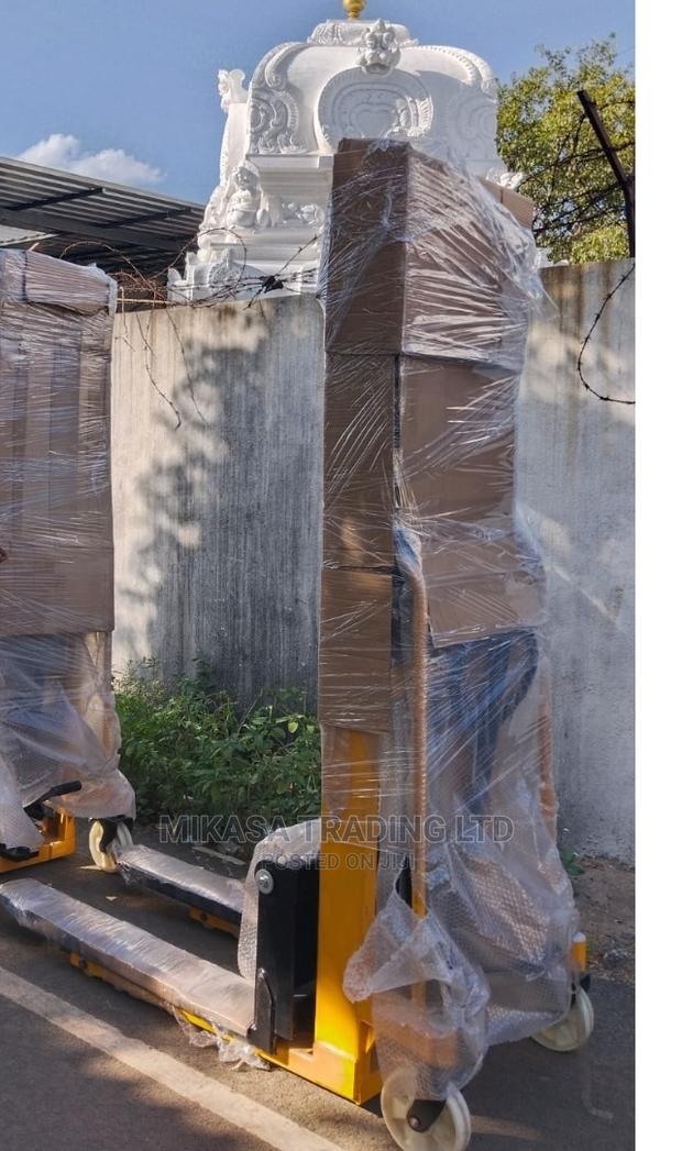 Manual Stacker 1.0 Ton × 3 Metres - thumbnail 2