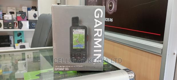 Garmin GPSMAP 66i Handheld Navigator and Satellite
