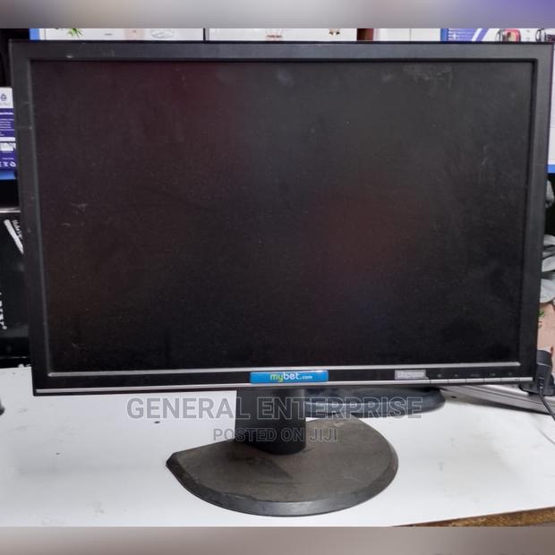 Refurbished Desktop Monitor 17 Inches - main view