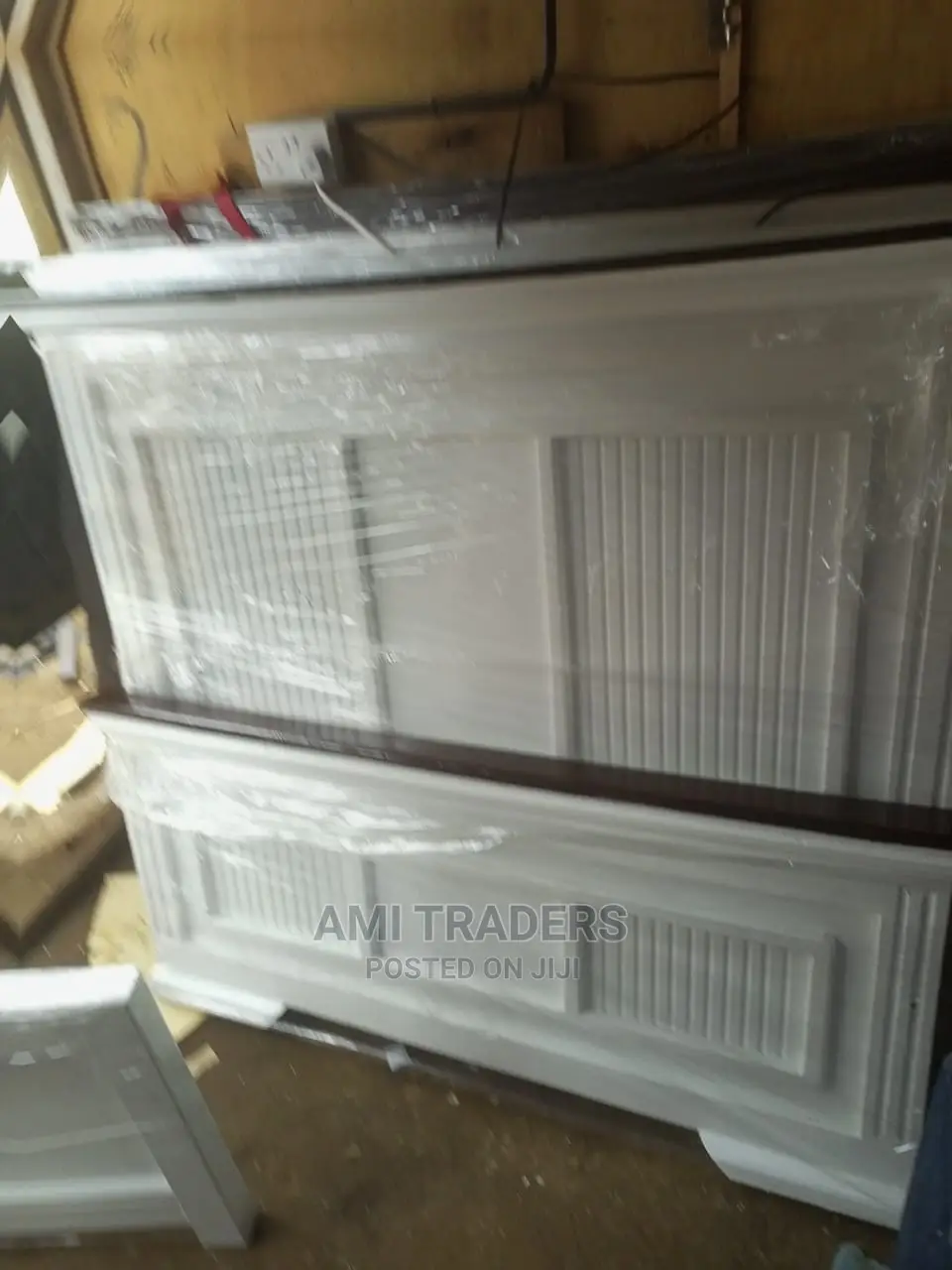4*6 White Luxury Bed