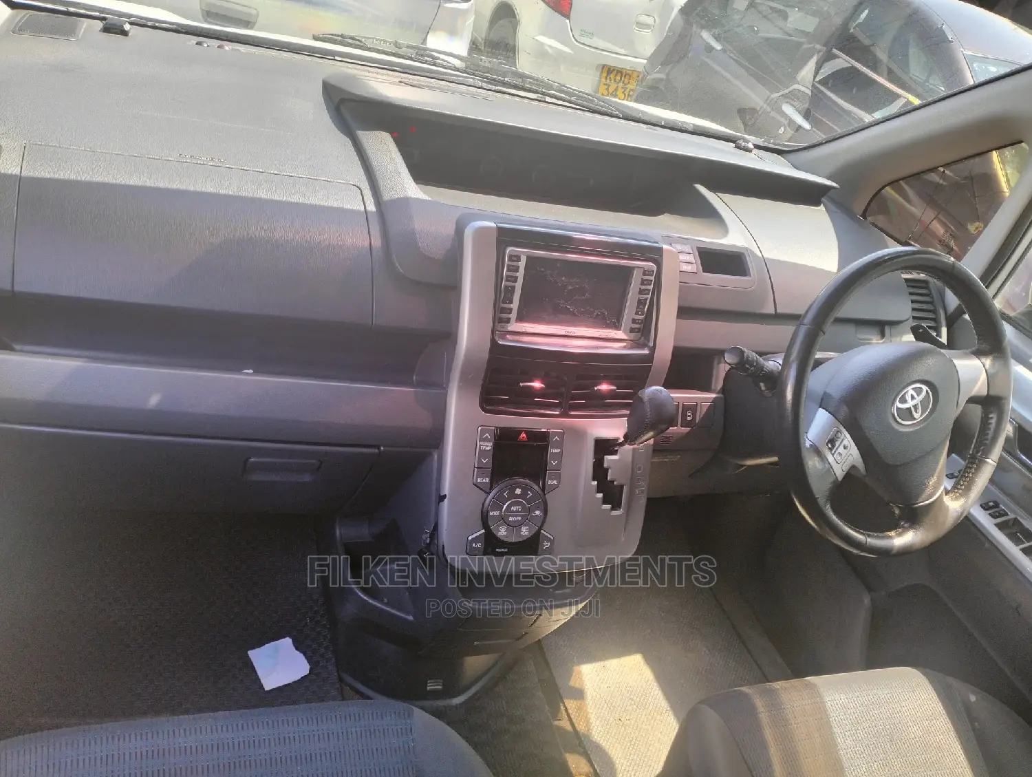 Toyota Voxy 2010 White