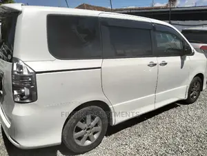 Toyota Voxy 2010 White
