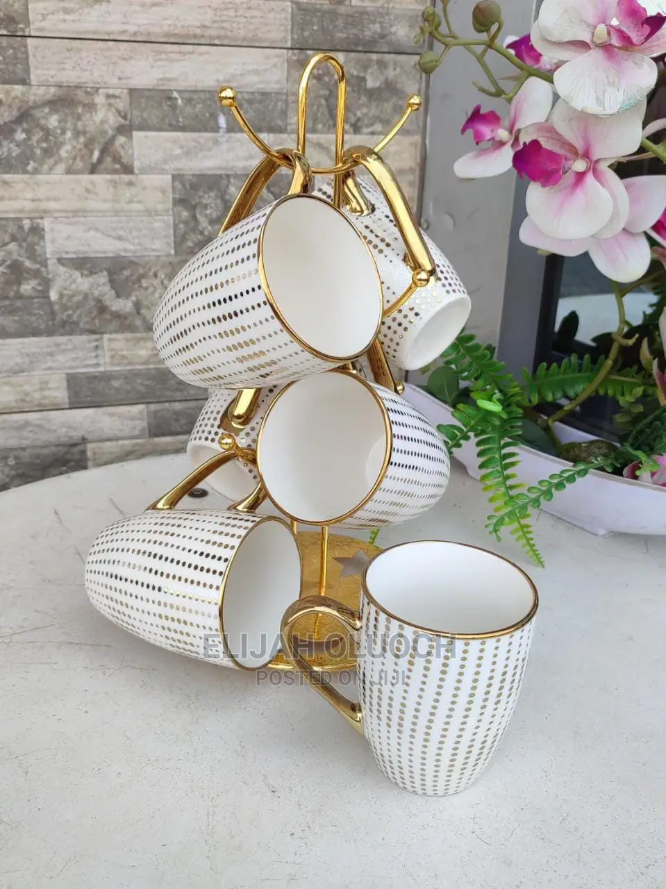 Classy Mugs With Gold Deco