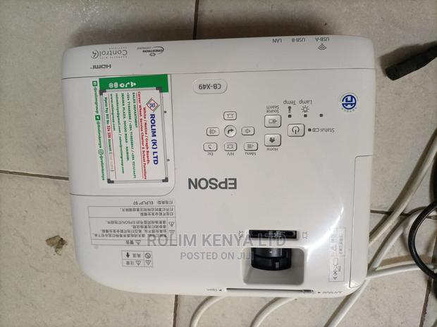 Epson Projector For Hire For Meetings - main view