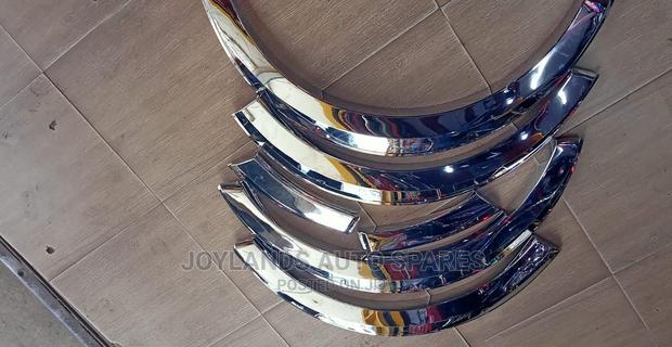 Hiace 7l Fender Flares/Trims Chrome
