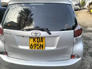 Toyota Ractis 1.5 FWD 2015 Silver