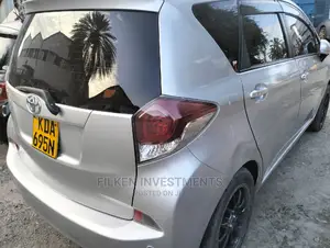 Toyota Ractis 1.5 FWD 2015 Silver