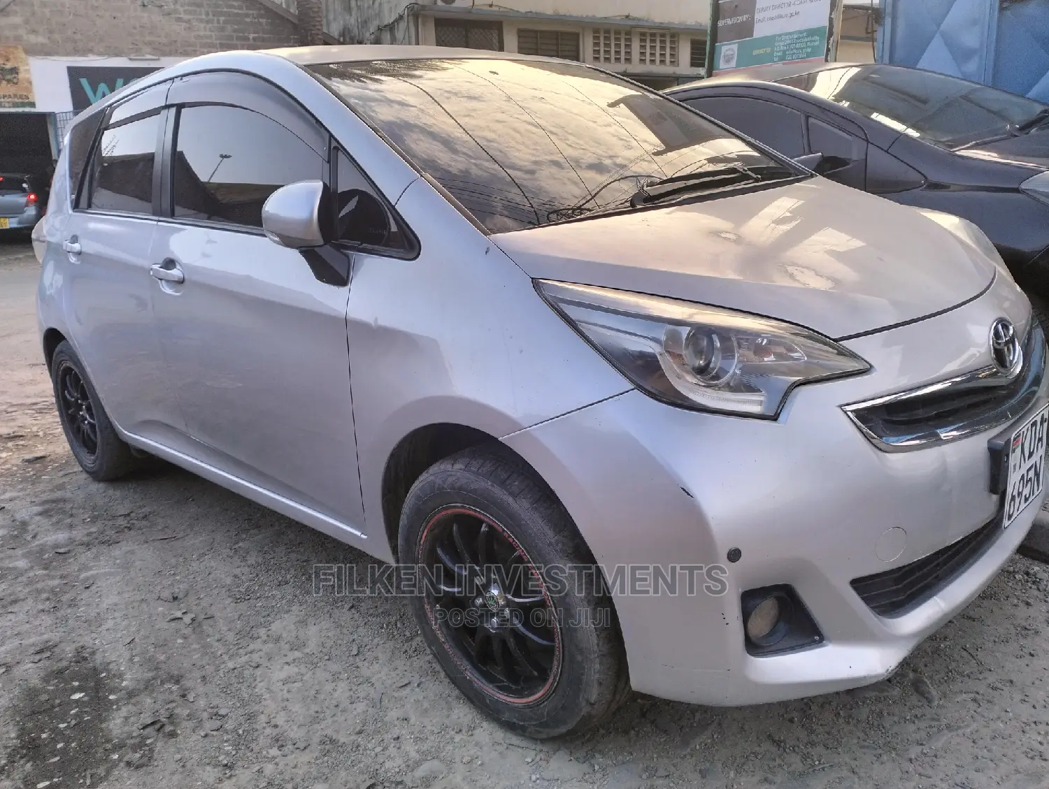 Toyota Ractis 1.5 FWD 2015 Silver