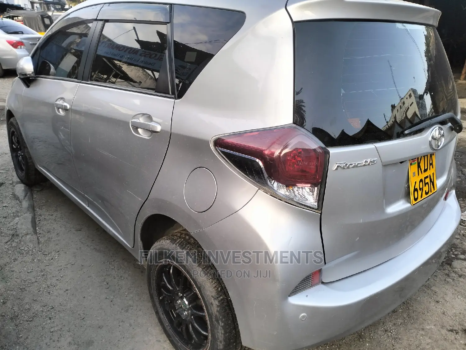 Toyota Ractis 1.5 FWD 2015 Silver
