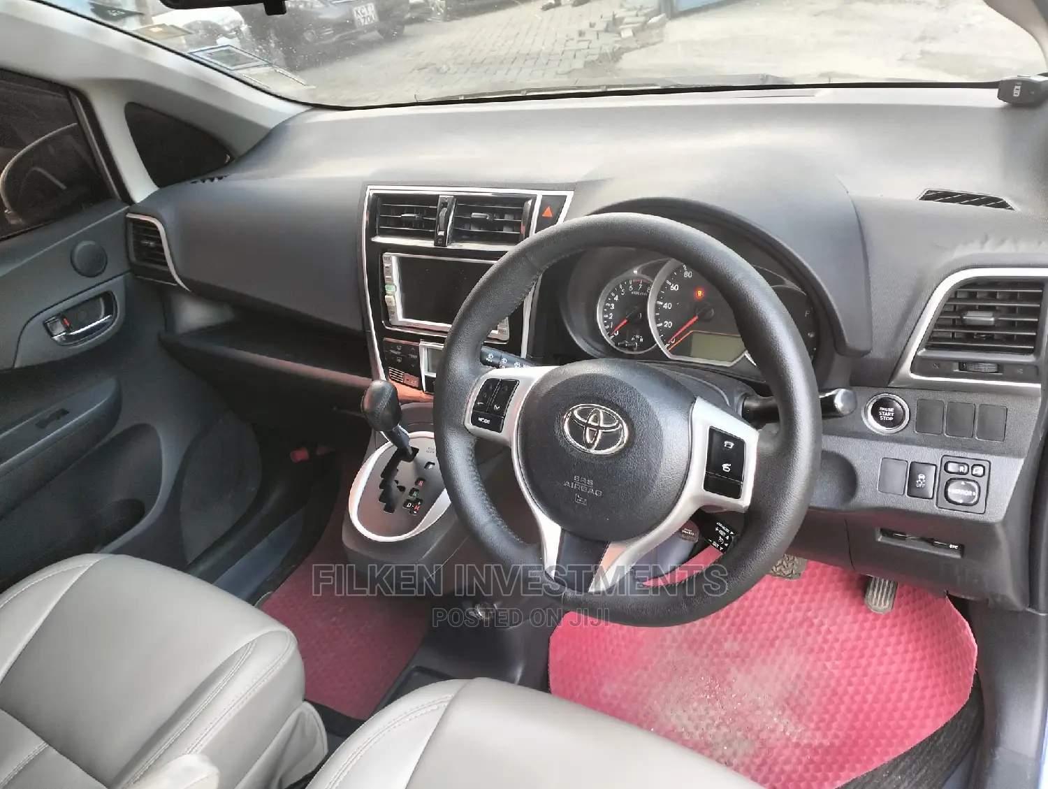 Toyota Ractis 1.5 FWD 2015 Silver