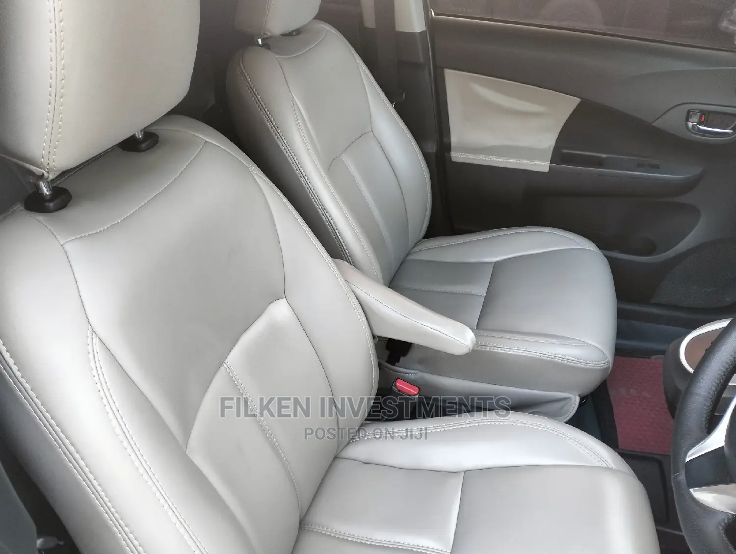Toyota Ractis 1.5 FWD 2015 Silver
