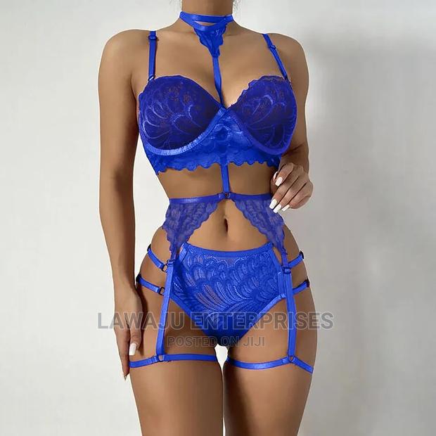 Sexy Strap Design Lace Lingerie With Collar Neckline Set - main view