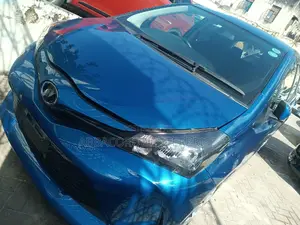 Toyota Vitz 1.0 FWD 5dr 2016 Blue