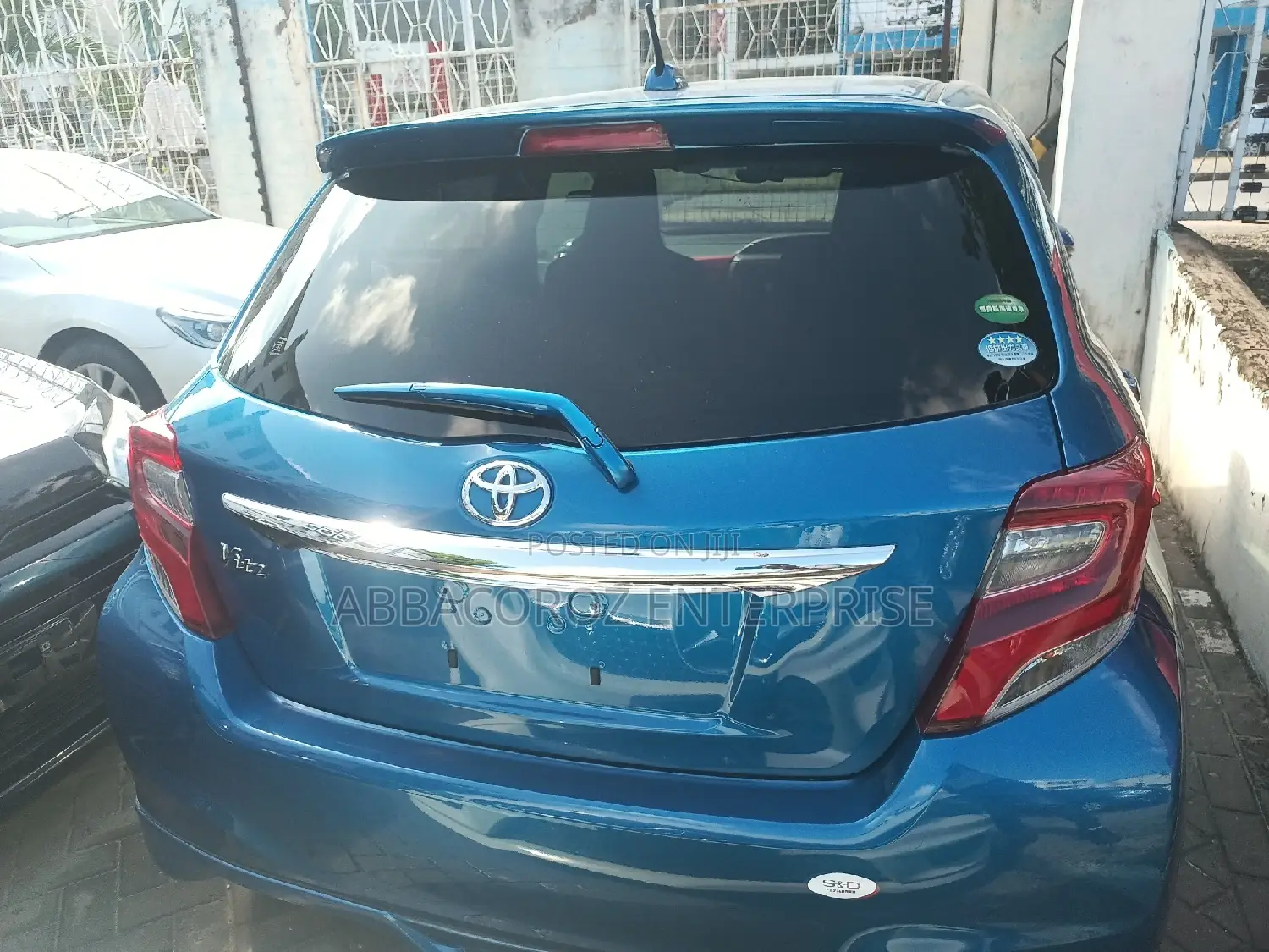 Toyota Vitz 1.0 FWD 5dr 2016 Blue