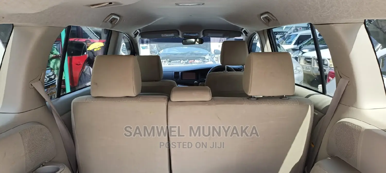 Toyota ISIS 1.8 L 4WD 2016 Pearl