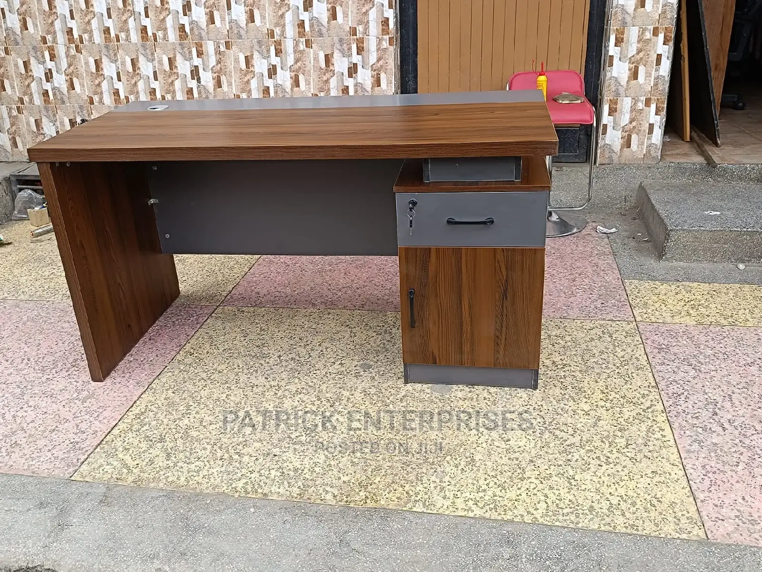Executive Office Desk 1.4 MTRS