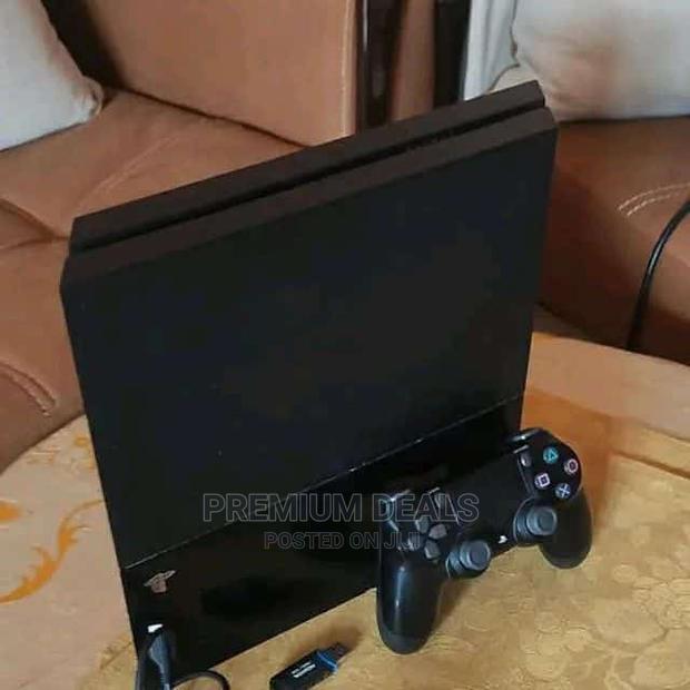 Ps4 Console With One Pad - main view
