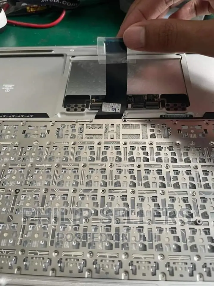 Macbook Air 13” 2015 (A1466)
#Keyboardreplacement