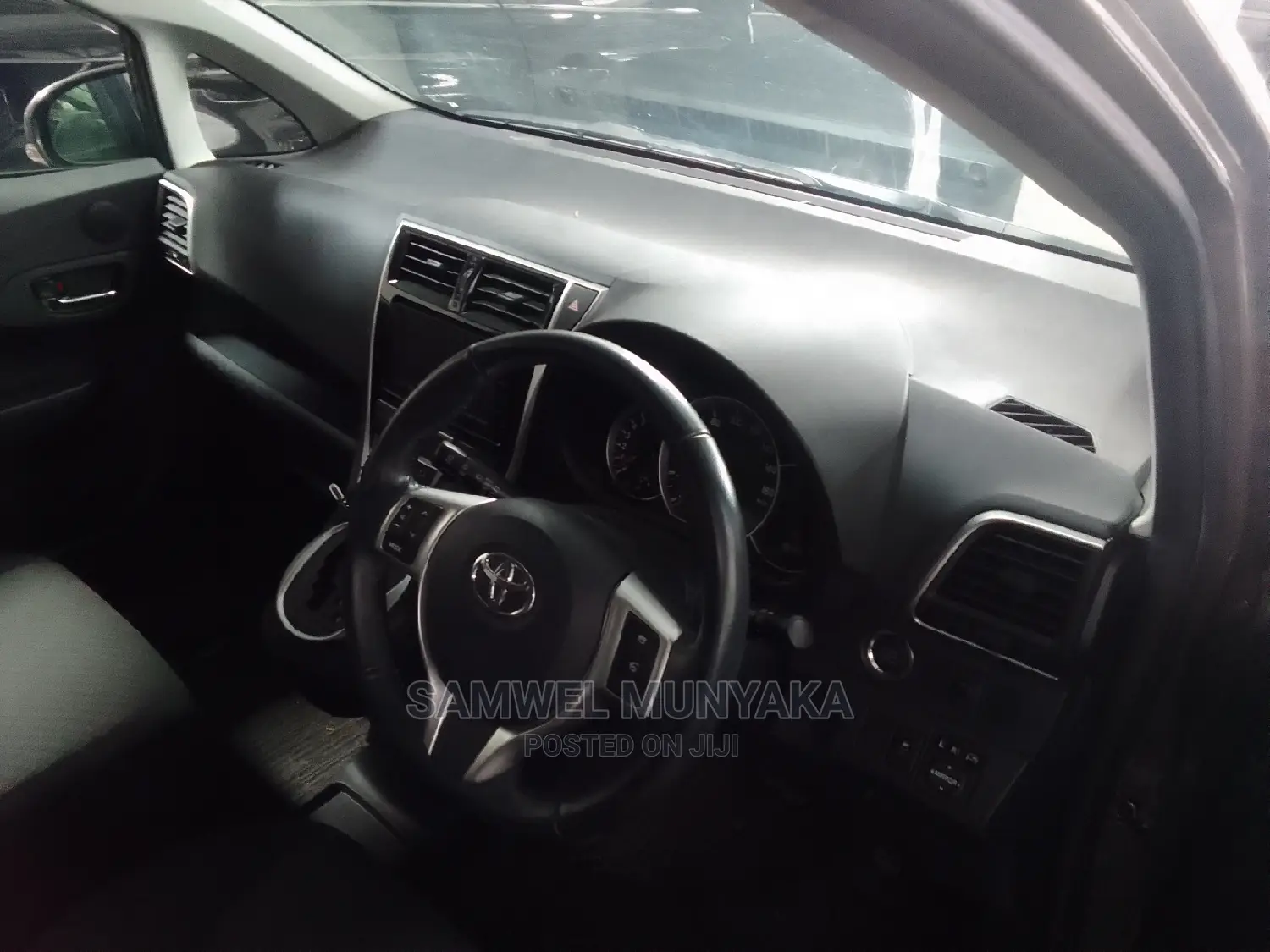 Toyota Ractis 1.5 AWD 2016 Gold